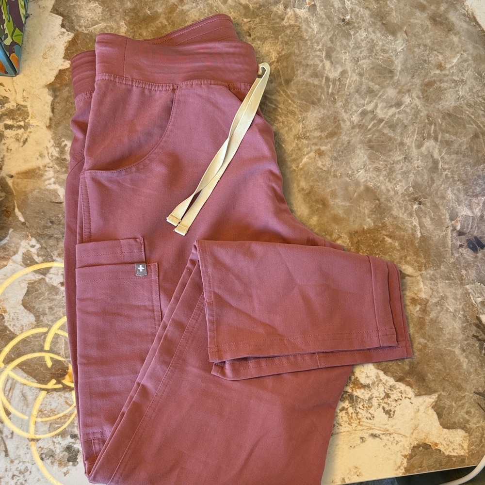 Figs Boot Cut & Flare Scrub Pants in Mauve